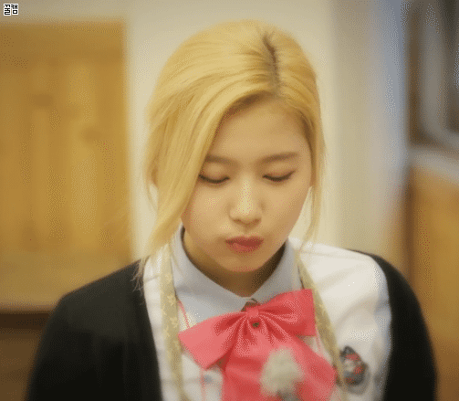 트와이스 겨드랑이 콕! | 인스티즈