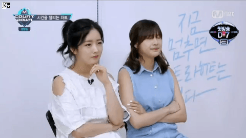 [에이핑크] 걸그룹 후배들에게 안무 가르치는 뽐선배와 하영선배.GIF | 인스티즈