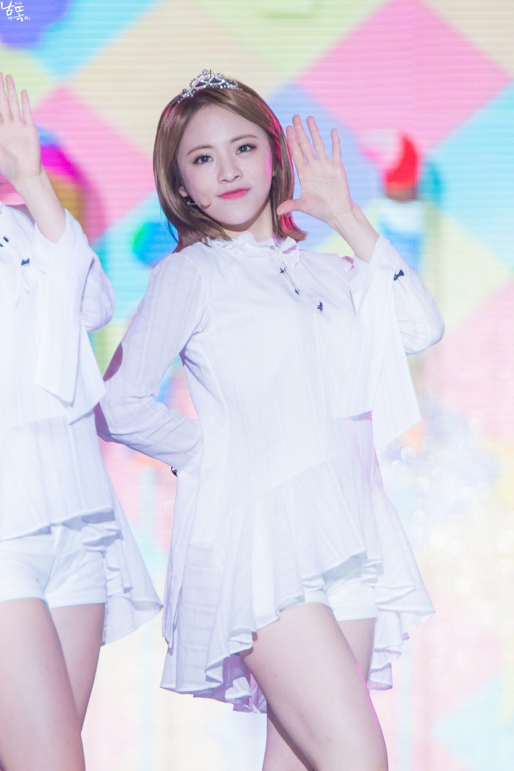 오마이걸에서 요정을 맡고있는 멤버 .swf | 인스티즈