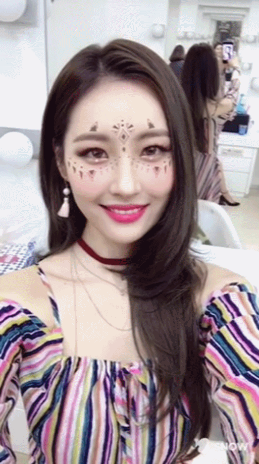  요즘 여기저기서 예쁘다는 소리 많이 듣는 아이돌.jpgif | 인스티즈