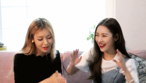  요즘 여기저기서 예쁘다는 소리 많이 듣는 아이돌.jpgif | 인스티즈