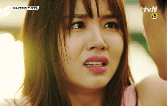 싸우자 귀신아 현지 귀여운 애교에 슬쩍 웃는 봉팔이 (김소현 옥택연) | 인스티즈