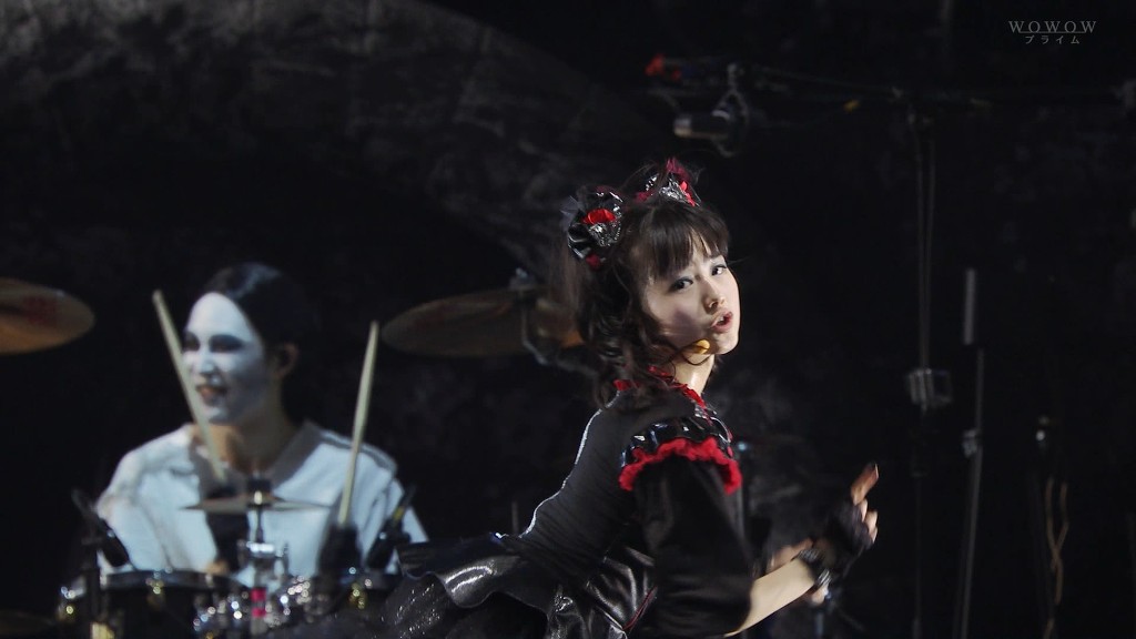 영국 웸블리에서 공연하는 여고생들 위엄.jpg | 인스티즈