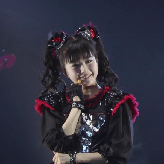 영국 웸블리에서 공연하는 여고생들 위엄.jpg | 인스티즈