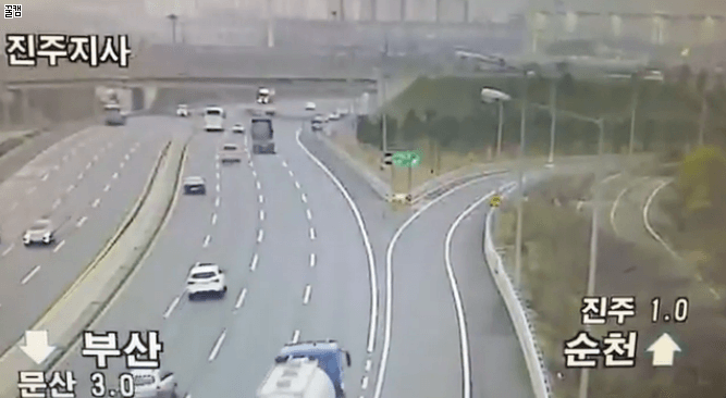 고속도로 사고.gif | 인스티즈