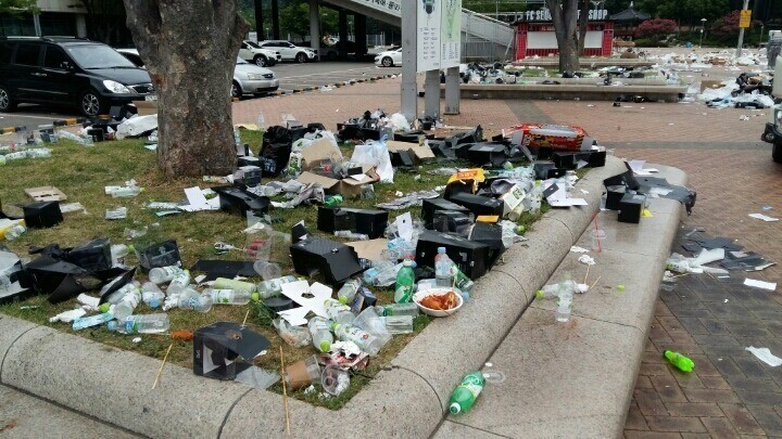상암 쓰레기 사태에 관한 일부 빠순이들의 주장이 터무니 없는 이유 | 인스티즈