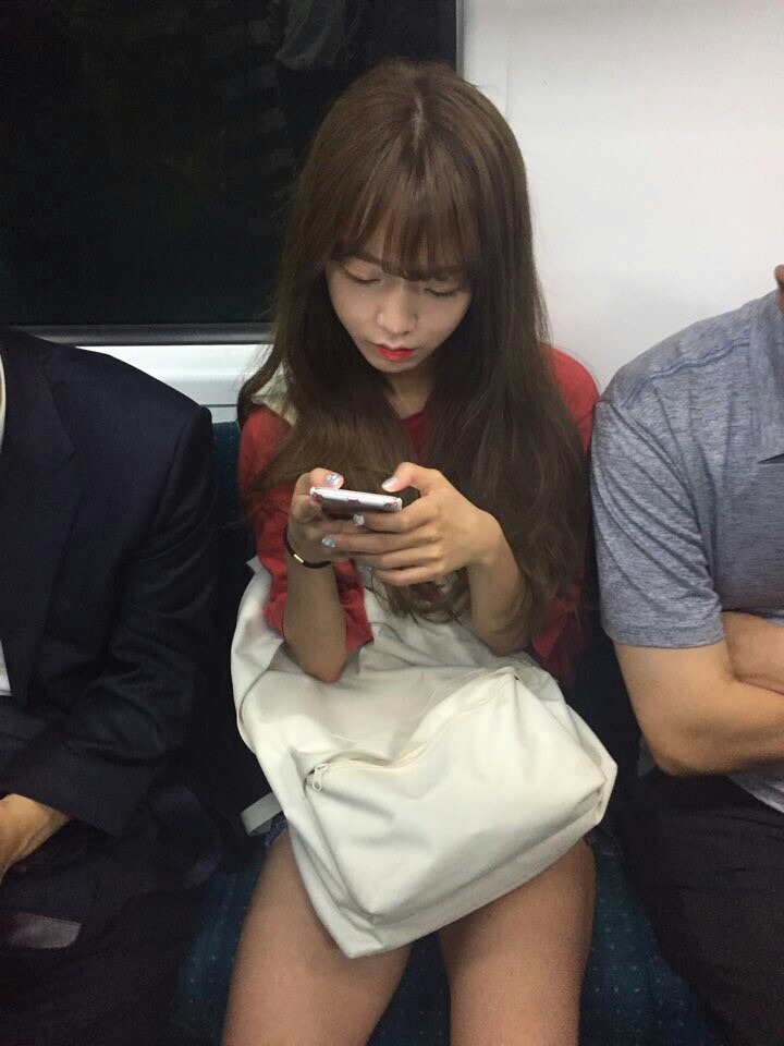 지하철 타고다니는 걸그룹 아이비아이 | 인스티즈