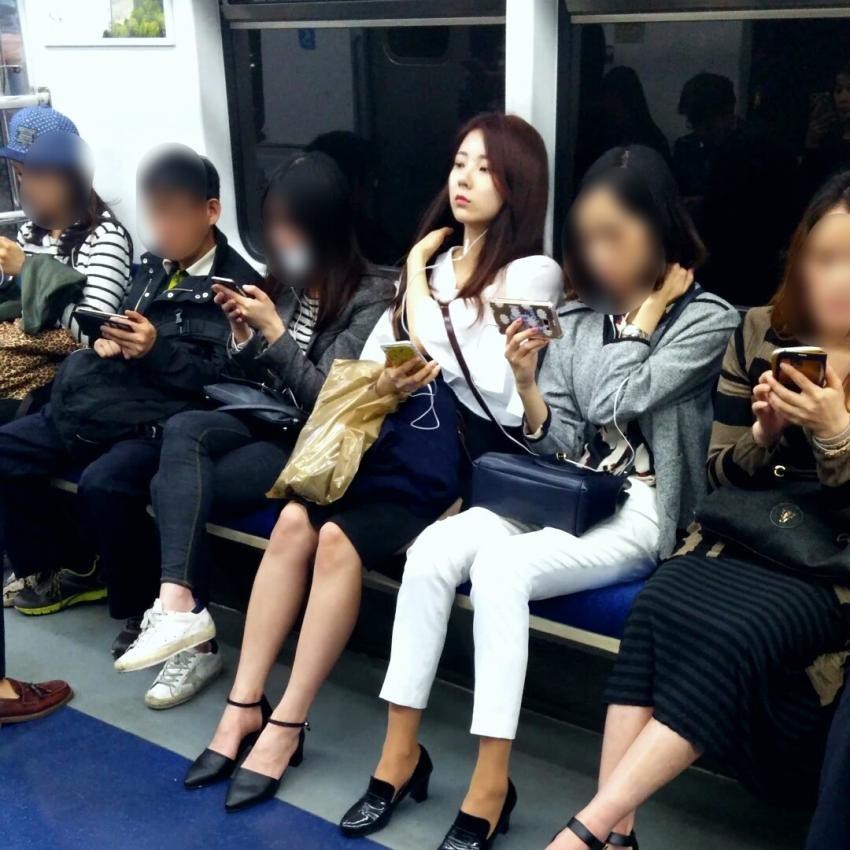 지하철 타고다니는 걸그룹 아이비아이 | 인스티즈