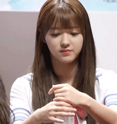 멤버들에게 놀림당하는 오마이걸 유아 | 인스티즈