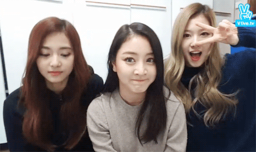 [트와이스] 반년전 사나 옷방이 오빠로 들리는 마법.gif | 인스티즈