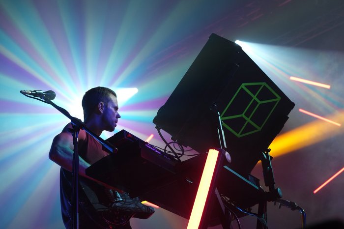 몽환적 & 멜랑콜리한 사운드가 돋보이는 프랑스 일렉트로닉 밴드 | 인스티즈