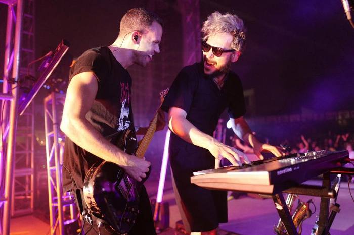 몽환적 & 멜랑콜리한 사운드가 돋보이는 프랑스 일렉트로닉 밴드 | 인스티즈