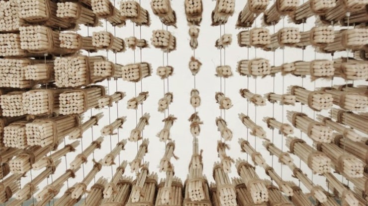 64,000개의 재활용 대나무 젓가락으로 만든 성룡 | 인스티즈