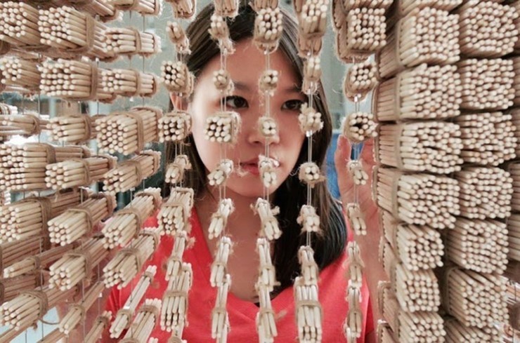 64,000개의 재활용 대나무 젓가락으로 만든 성룡 | 인스티즈