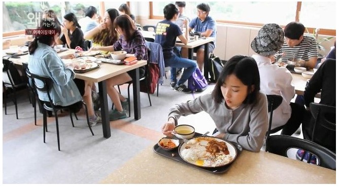 혼자 밥먹는 여학생 | 인스티즈