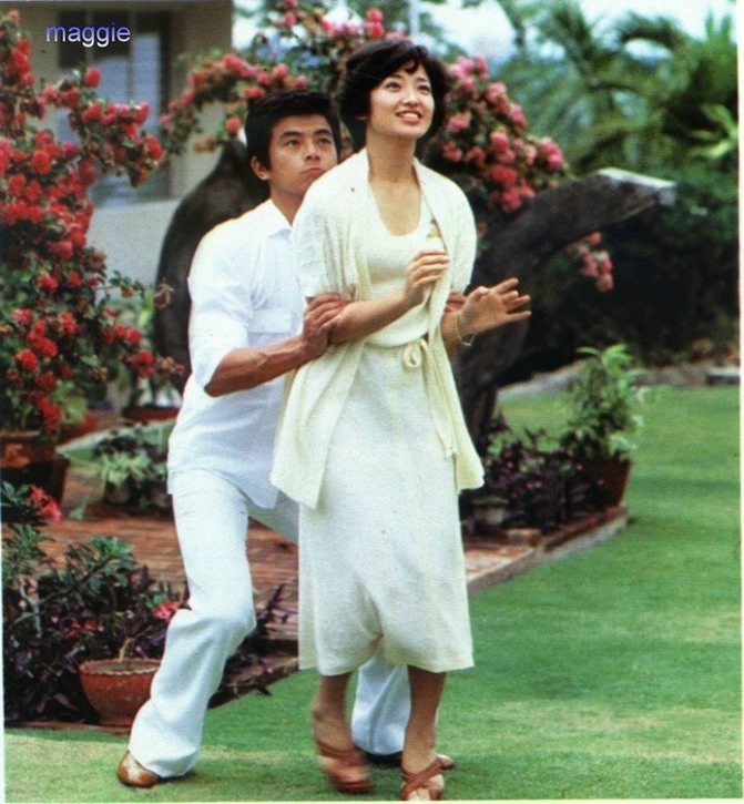 흥미돋는 70년대 일본의 전설적인 여자아이돌 야마구치모모에 결혼&은퇴스토리 | 인스티즈