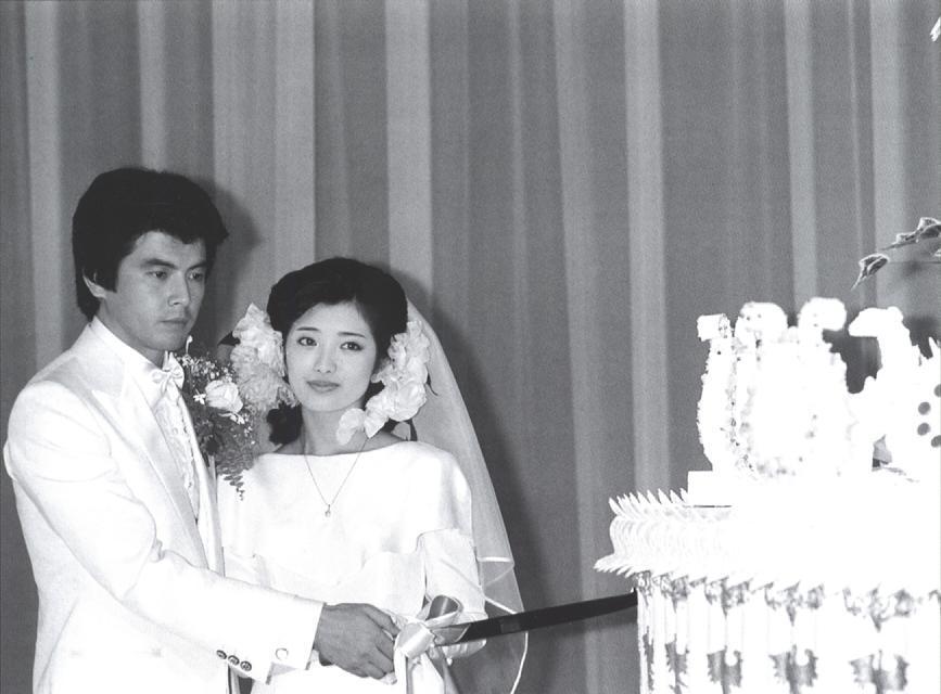 흥미돋는 70년대 일본의 전설적인 여자아이돌 야마구치모모에 결혼&은퇴스토리 | 인스티즈