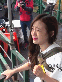 어제 팬이랑 영어로대화하며 출근하는 진솔이(에이프릴) | 인스티즈