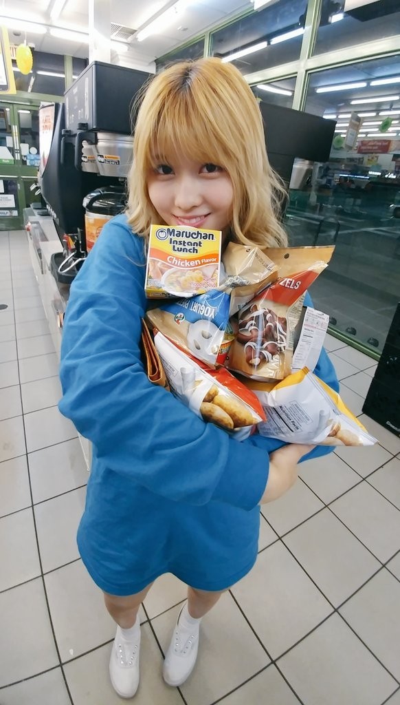 [트와이스] 터치다운이 빡셌던 모모 | 인스티즈