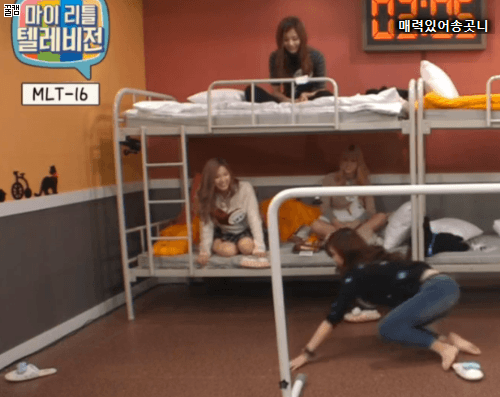 발레 11년 배운 트와이스 미나가 알려주는 리모콘 잡을때 꿀팁 | 인스티즈