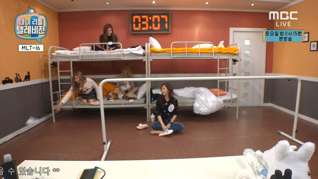 발레 11년 배운 트와이스 미나가 알려주는 리모콘 잡을때 꿀팁 | 인스티즈