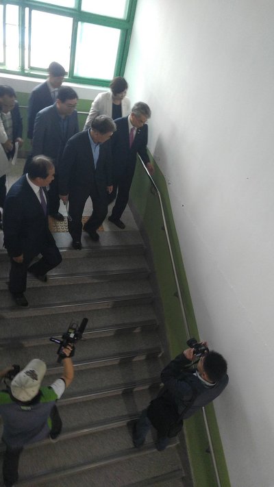 오늘 문재인 방문에 중학생들 반응.JPG | 인스티즈