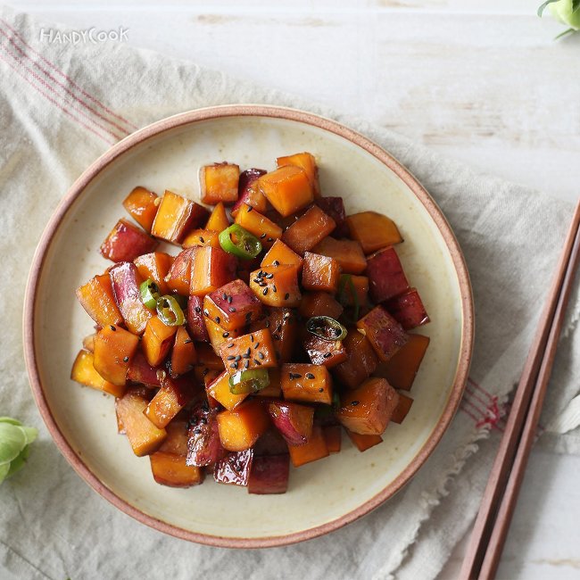 달달하고 짭조름한 별미 반찬~[고구마조림] | 인스티즈