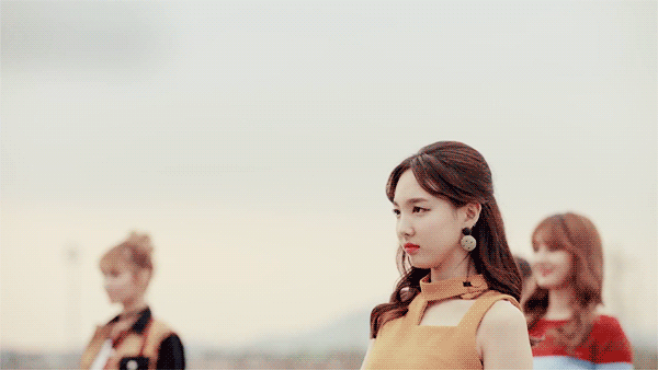 복고풍 컨셉 뮤비찍은 트와이스 (국민카드 CF) | 인스티즈