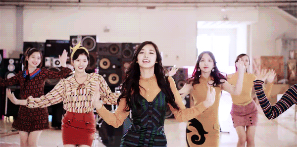 복고풍 컨셉 뮤비찍은 트와이스 (국민카드 CF) | 인스티즈