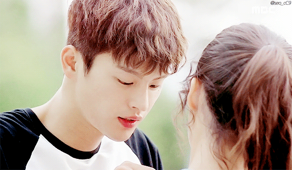 [쇼핑왕루이] 설레는 버스정류장신.swf (남지현, 훅 들어온 서인국에 '두근') | 인스티즈