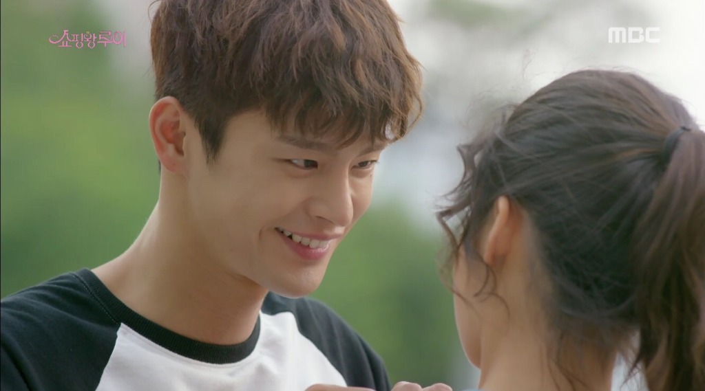 [쇼핑왕루이] 설레는 버스정류장신.swf (남지현, 훅 들어온 서인국에 '두근') | 인스티즈