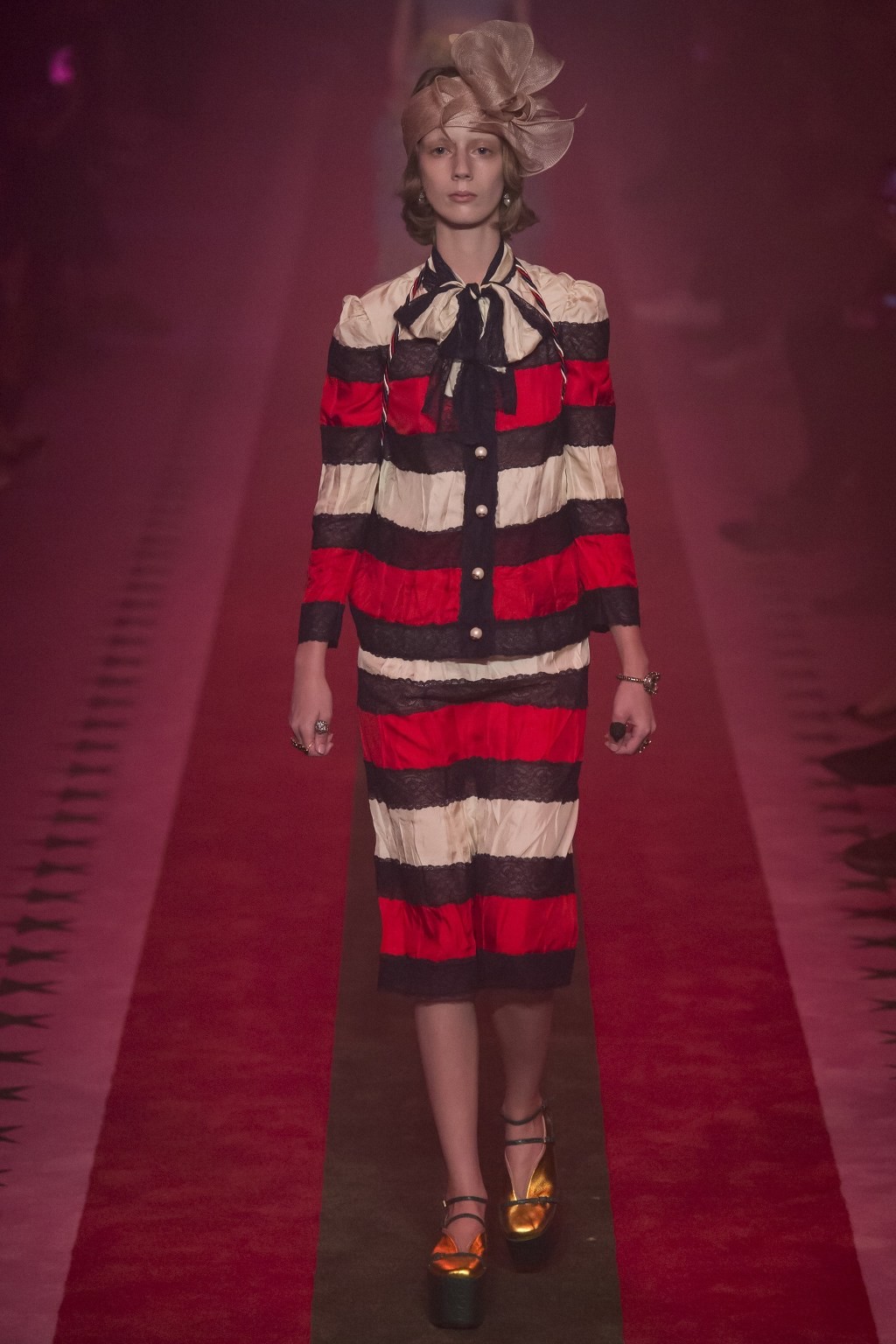 [구찌] 좀 더 과감해진 Gucci 2017 S/S 컬렉션 | 인스티즈