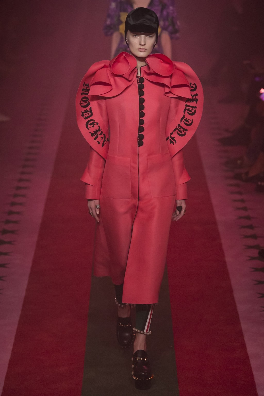 [구찌] 좀 더 과감해진 Gucci 2017 S/S 컬렉션 | 인스티즈