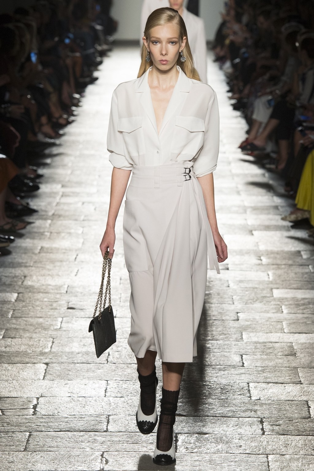 [보테가베네타] 50주년 기념 레전드, 탑 모델 대거 등장한 Bottega Veneta S/S 2017 컬렉션 | 인스티즈