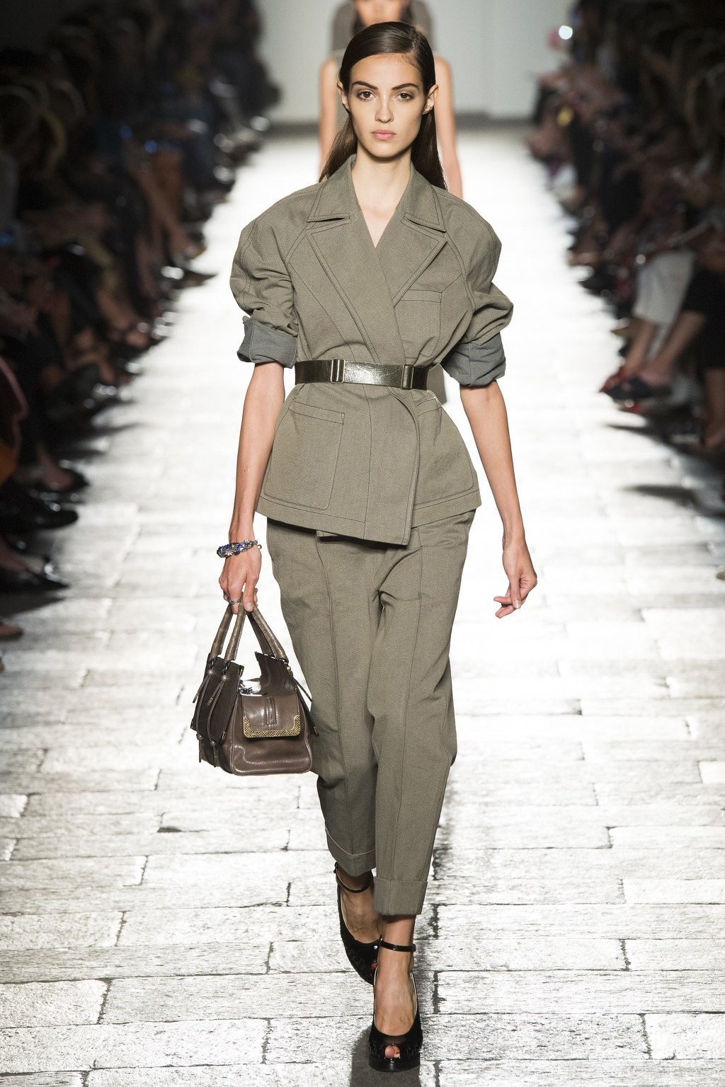 [보테가베네타] 50주년 기념 레전드, 탑 모델 대거 등장한 Bottega Veneta S/S 2017 컬렉션 | 인스티즈