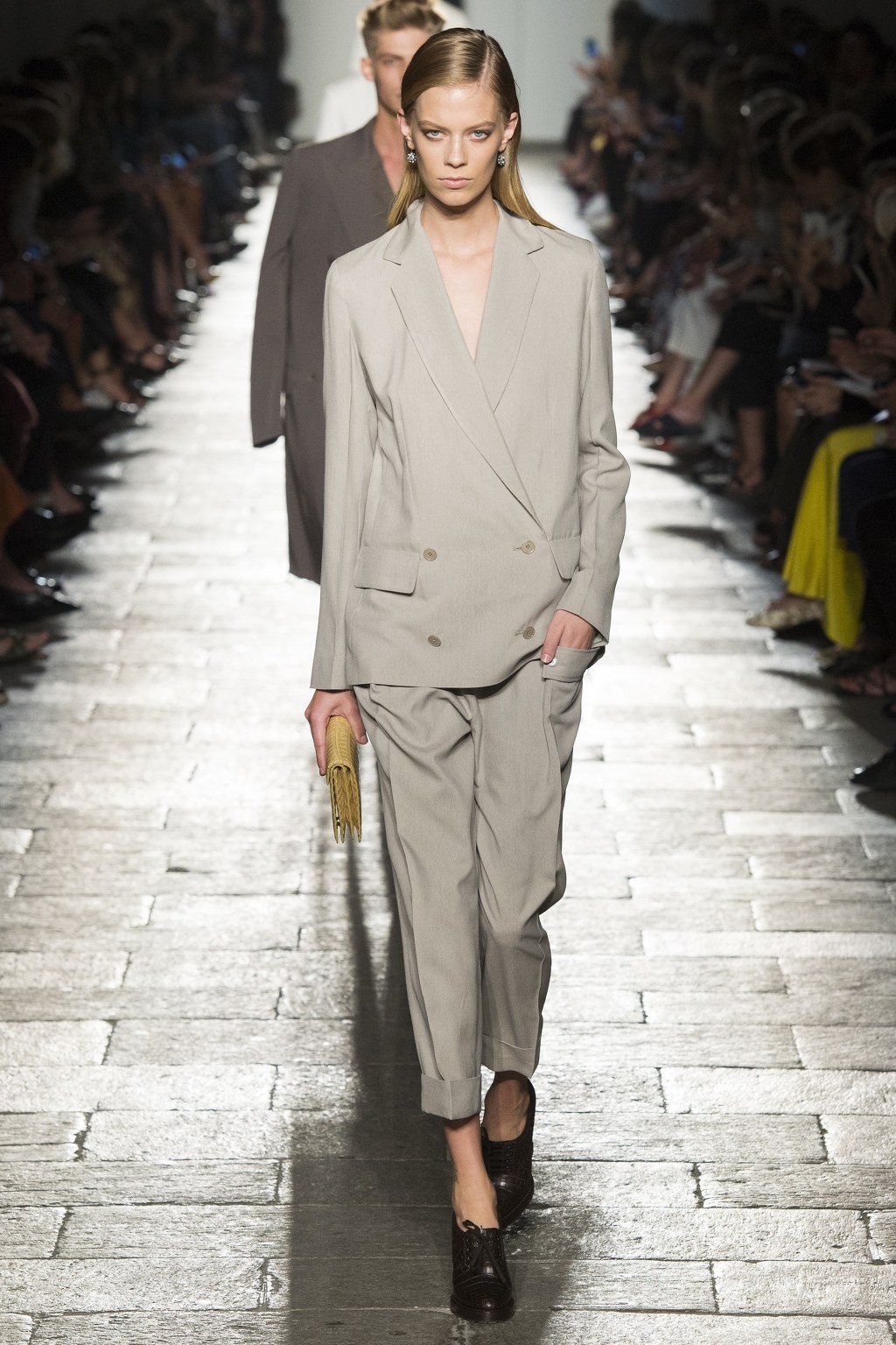 [보테가베네타] 50주년 기념 레전드, 탑 모델 대거 등장한 Bottega Veneta S/S 2017 컬렉션 | 인스티즈