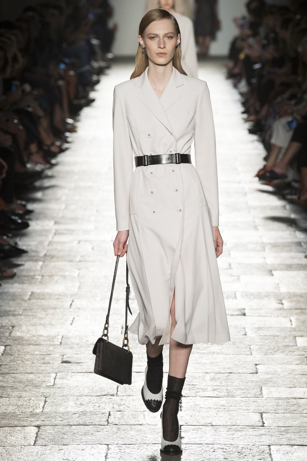 [보테가베네타] 50주년 기념 레전드, 탑 모델 대거 등장한 Bottega Veneta S/S 2017 컬렉션 | 인스티즈