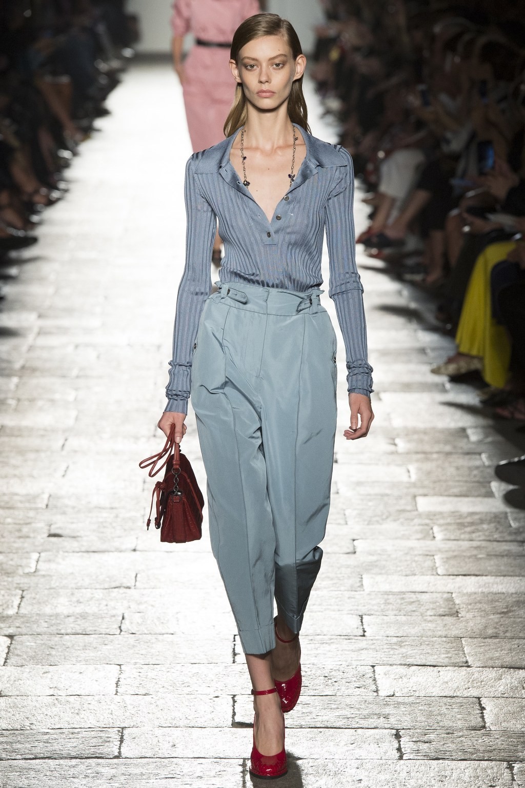 [보테가베네타] 50주년 기념 레전드, 탑 모델 대거 등장한 Bottega Veneta S/S 2017 컬렉션 | 인스티즈