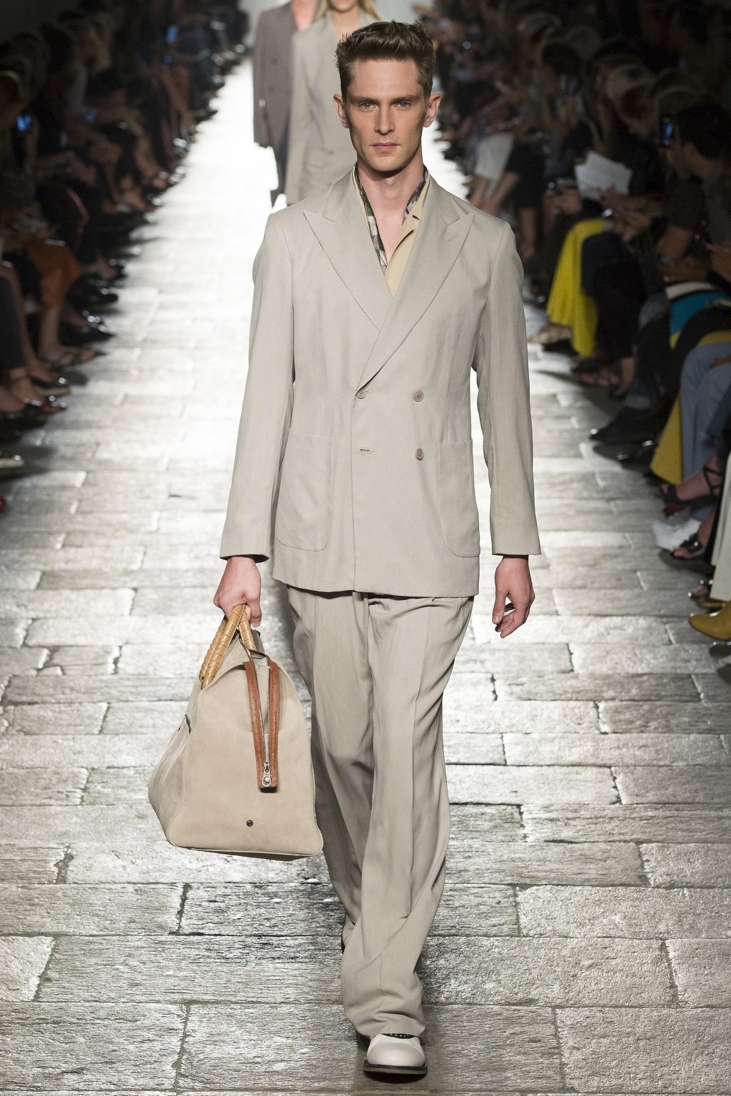 [보테가베네타] 50주년 기념 레전드, 탑 모델 대거 등장한 Bottega Veneta S/S 2017 컬렉션 | 인스티즈