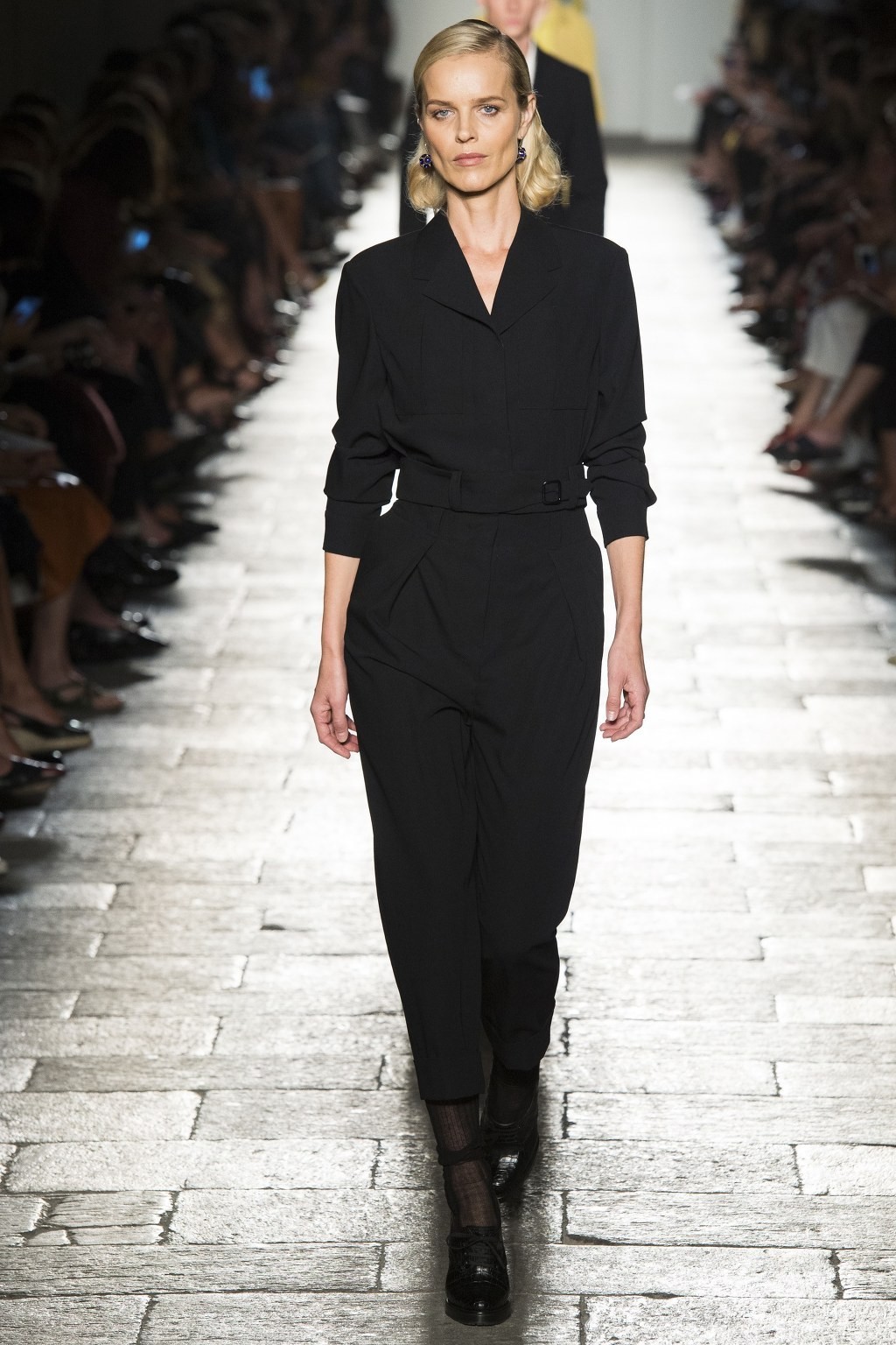 [보테가베네타] 50주년 기념 레전드, 탑 모델 대거 등장한 Bottega Veneta S/S 2017 컬렉션 | 인스티즈