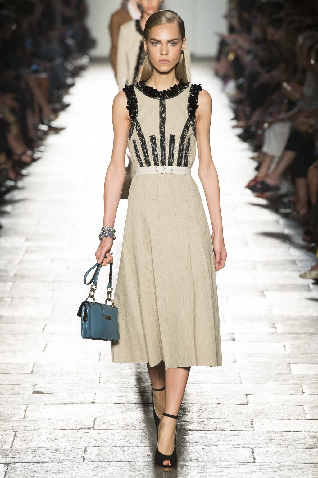 [보테가베네타] 50주년 기념 레전드, 탑 모델 대거 등장한 Bottega Veneta S/S 2017 컬렉션 | 인스티즈