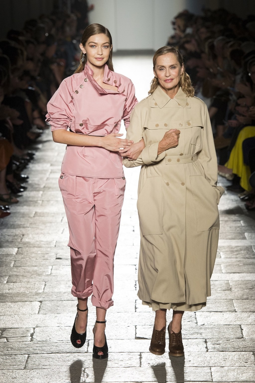 [보테가베네타] 50주년 기념 레전드, 탑 모델 대거 등장한 Bottega Veneta S/S 2017 컬렉션 | 인스티즈