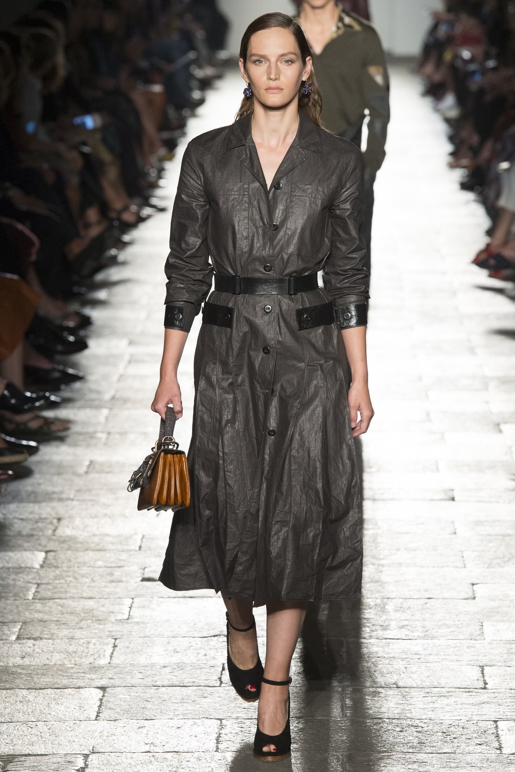 [보테가베네타] 50주년 기념 레전드, 탑 모델 대거 등장한 Bottega Veneta S/S 2017 컬렉션 | 인스티즈