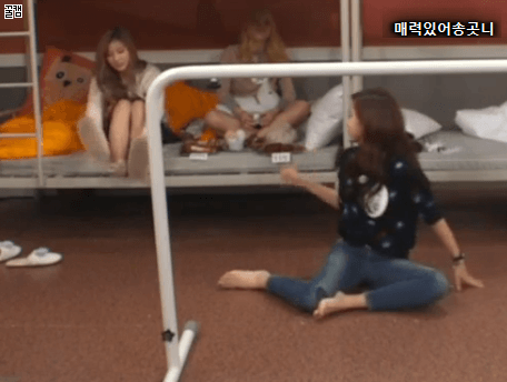 발레 11년 배운 트와이스 미나가 알려주는 리모콘 잡을때 꿀팁 | 인스티즈