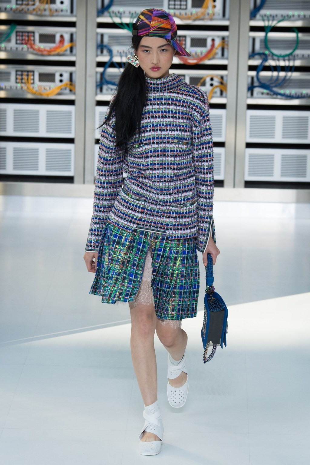 [샤넬] 샤넬 Data Center에서 열린 Chanel 2017 S/S 컬렉션 | 인스티즈