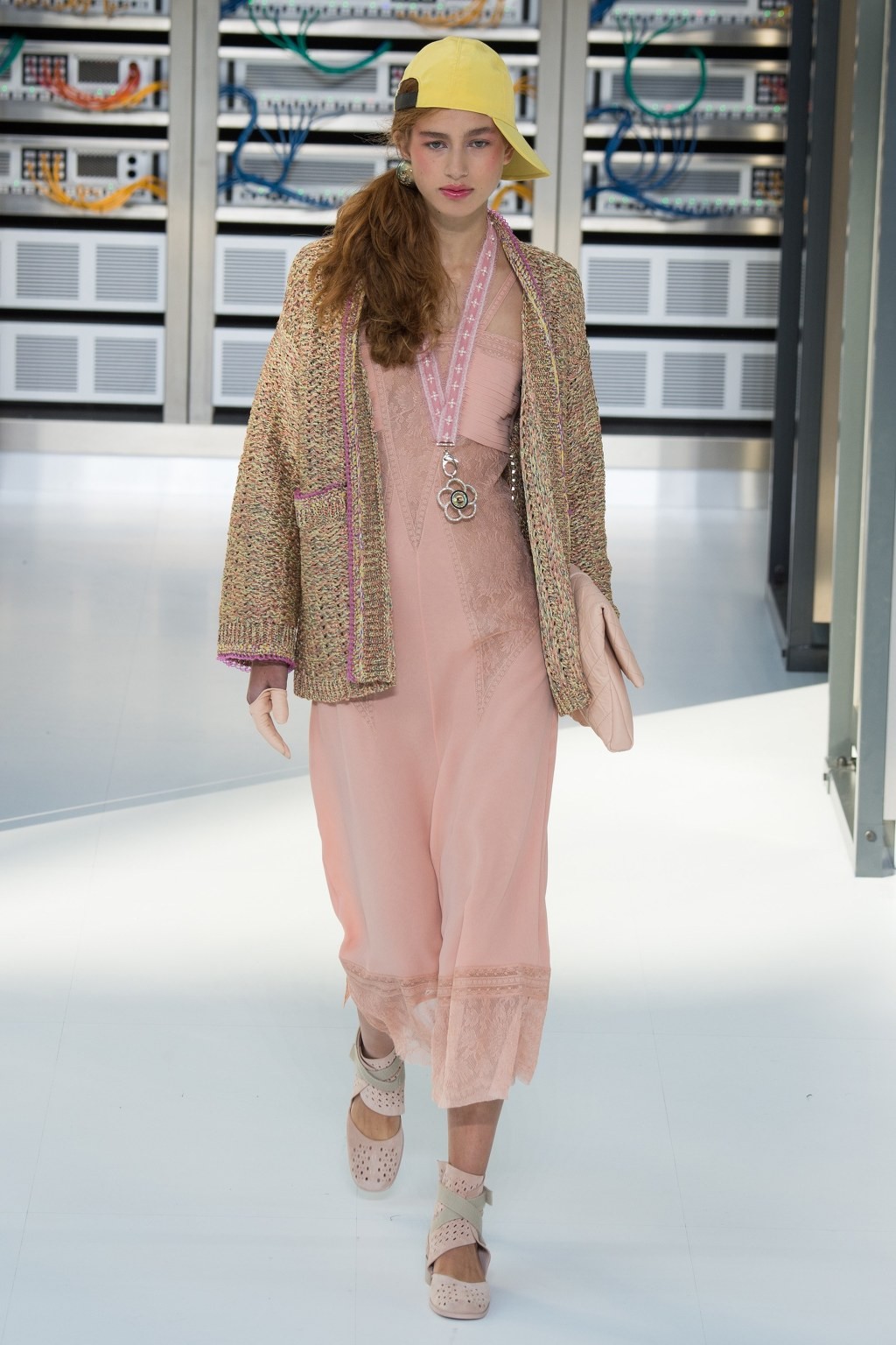 [샤넬] 샤넬 Data Center에서 열린 Chanel 2017 S/S 컬렉션 | 인스티즈