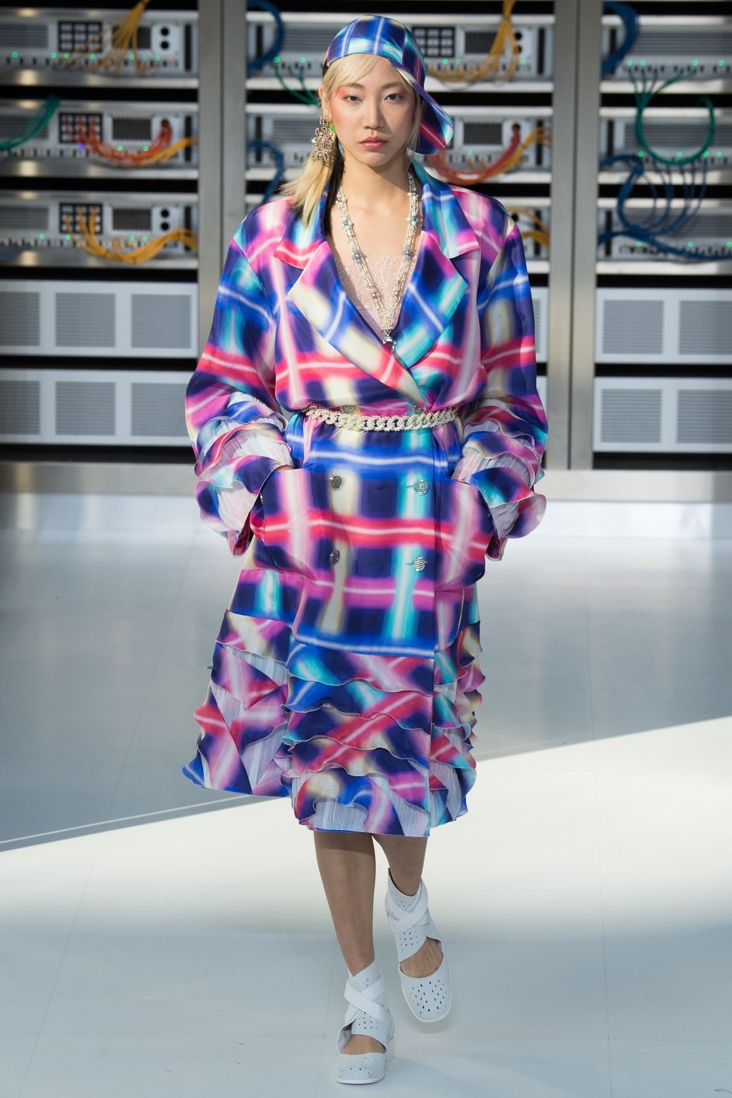 [샤넬] 샤넬 Data Center에서 열린 Chanel 2017 S/S 컬렉션 | 인스티즈