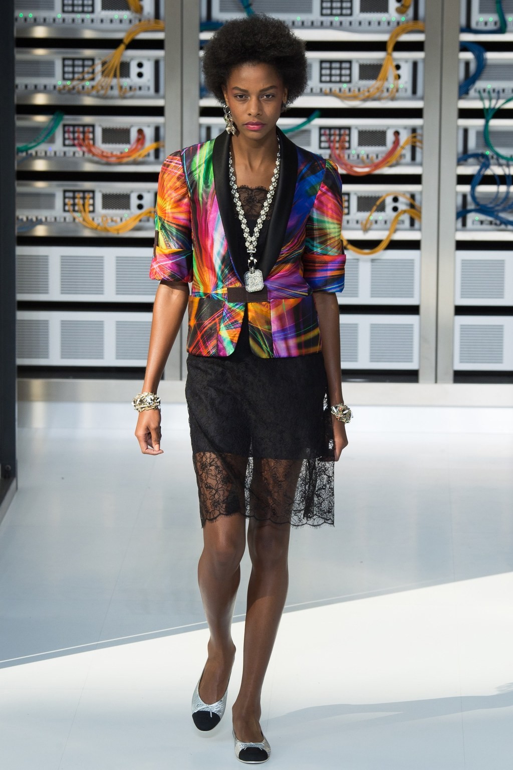 [샤넬] 샤넬 Data Center에서 열린 Chanel 2017 S/S 컬렉션 | 인스티즈