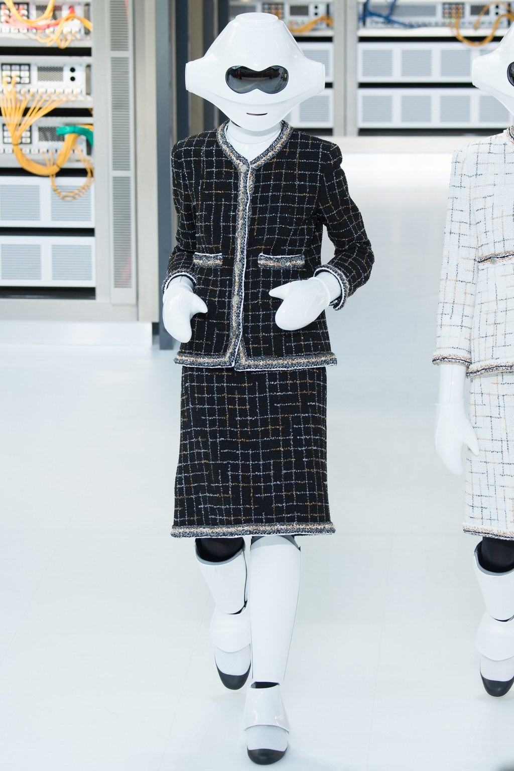 [샤넬] 샤넬 Data Center에서 열린 Chanel 2017 S/S 컬렉션 | 인스티즈