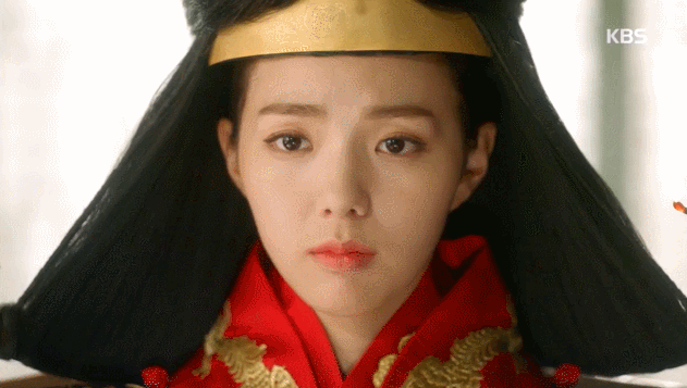 [구르미그린달빛] 세자와 조하연의 국혼 준비 대례복 씬.gif | 인스티즈